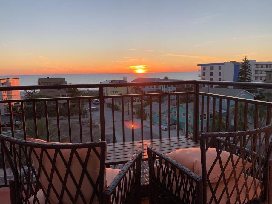 Gulf Coast Gold Private Condo - 2Bed, 2Bath, Sleep 6, Across Street From Beach, Balcony Views Of Sunsets, Beach & Gulf, Pool, Gym St. Pete Beach Dış mekan fotoğraf